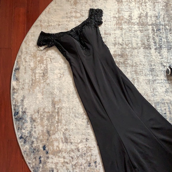 Off the shoulder black gown - Picture 5 of 5